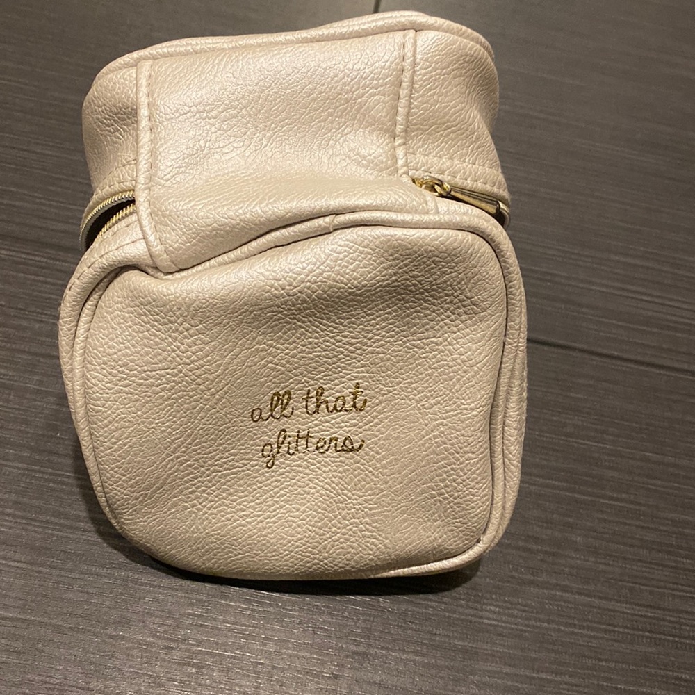 Travel jewelry storage ‘All that Glitters’